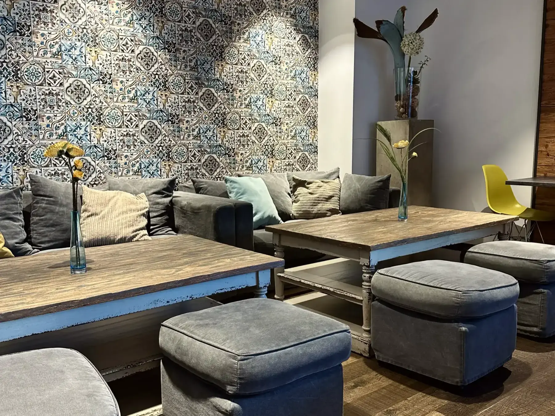 Lounge-Sitzbereich in der Bäckerei Storch an der Friedrichstraße in Fulda