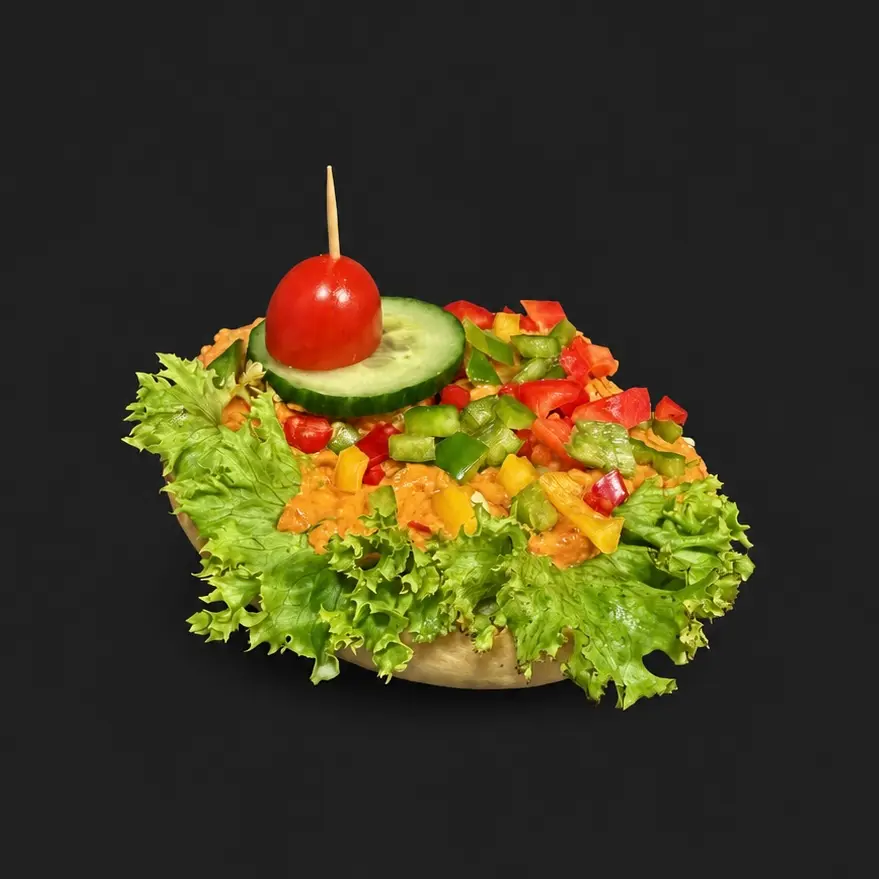 Belegtes Brötchen mit veganem Aufstrich
