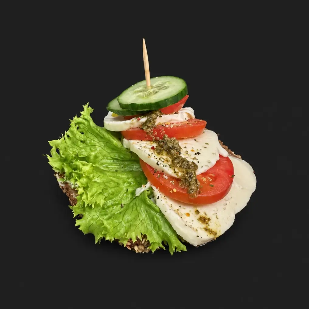 Belegtes Brot mit Tomate & Mozzarella