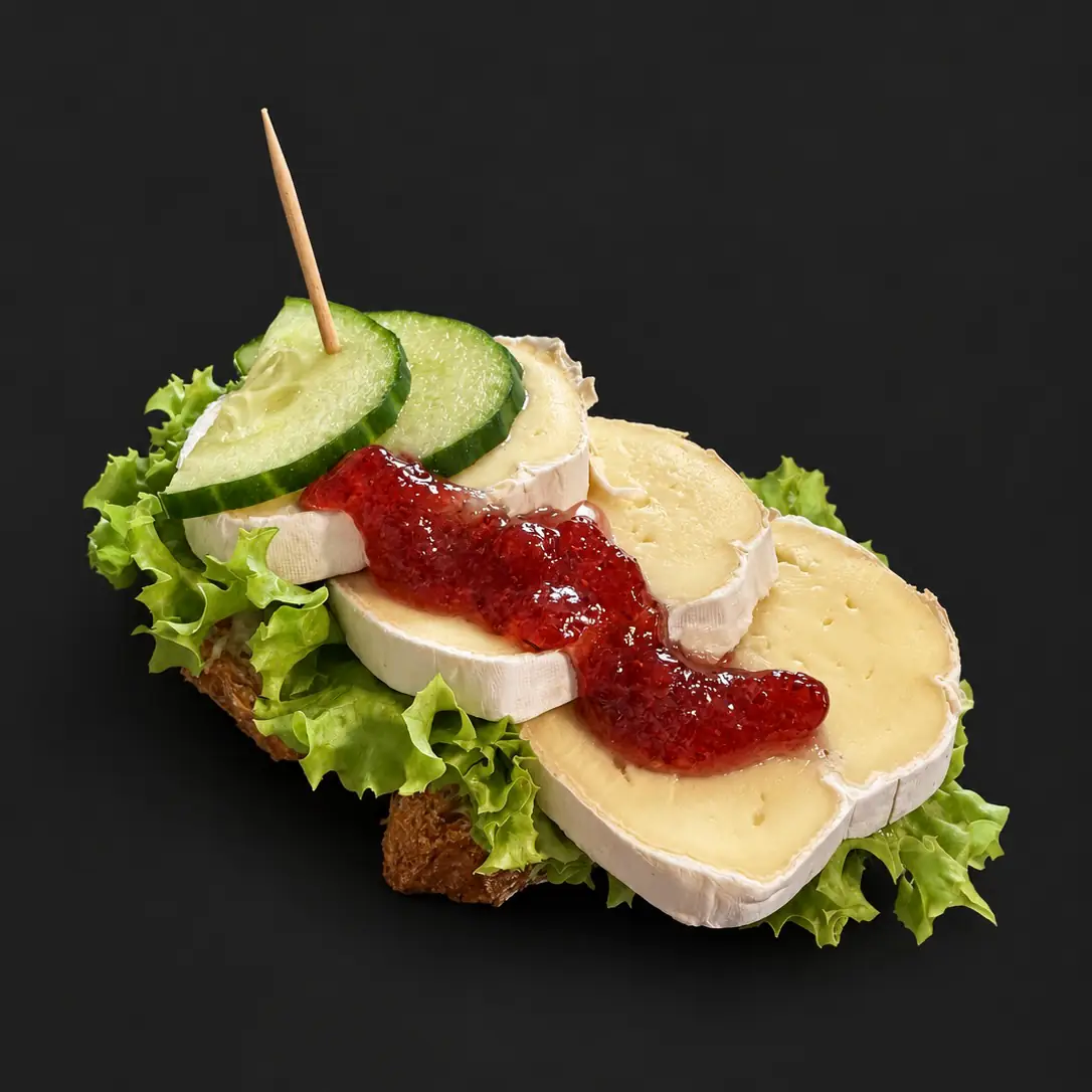 Canapé mit Camembert