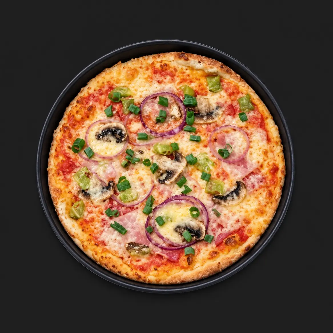 Frisch gebackene Pizza Speziale mit Salami, Peperoni und Käse